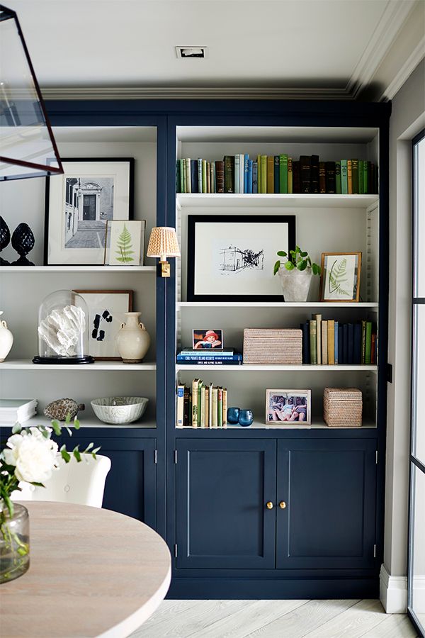 Transform Your Room with Custom Built-in Bookshelves Painting Services
