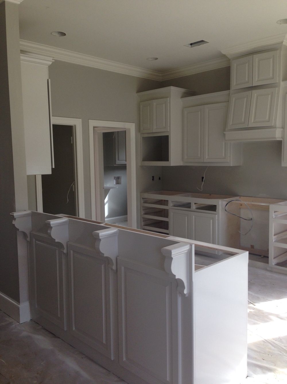 How to pair Edgecomb Gray walls with complementary-colored cabinets ...