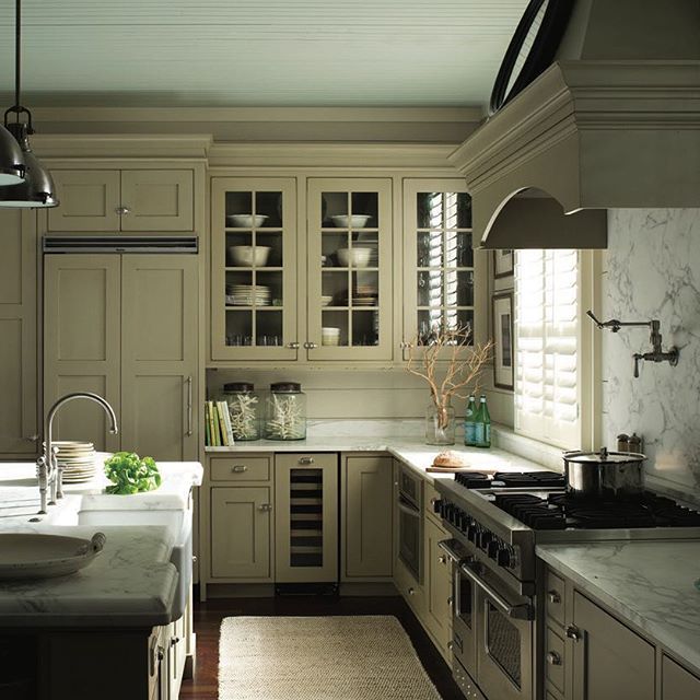 Transform Your Kitchen with Stunning Benjamin Moore Paint Colors for Cabinets