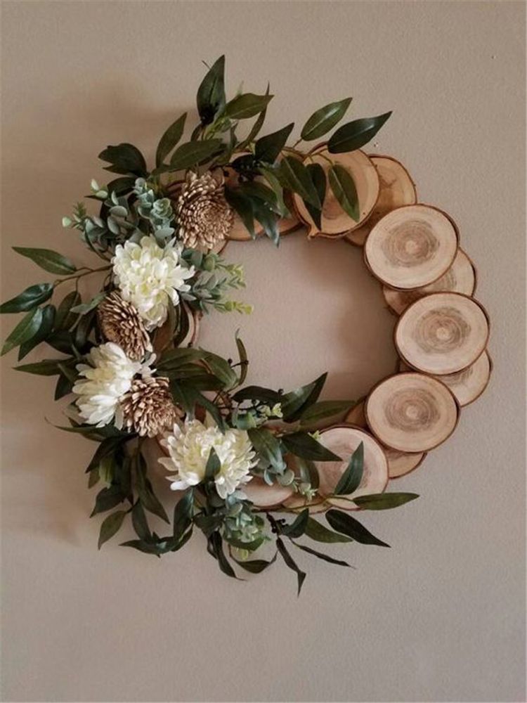 DIY Wood Slice Holiday Wreath
